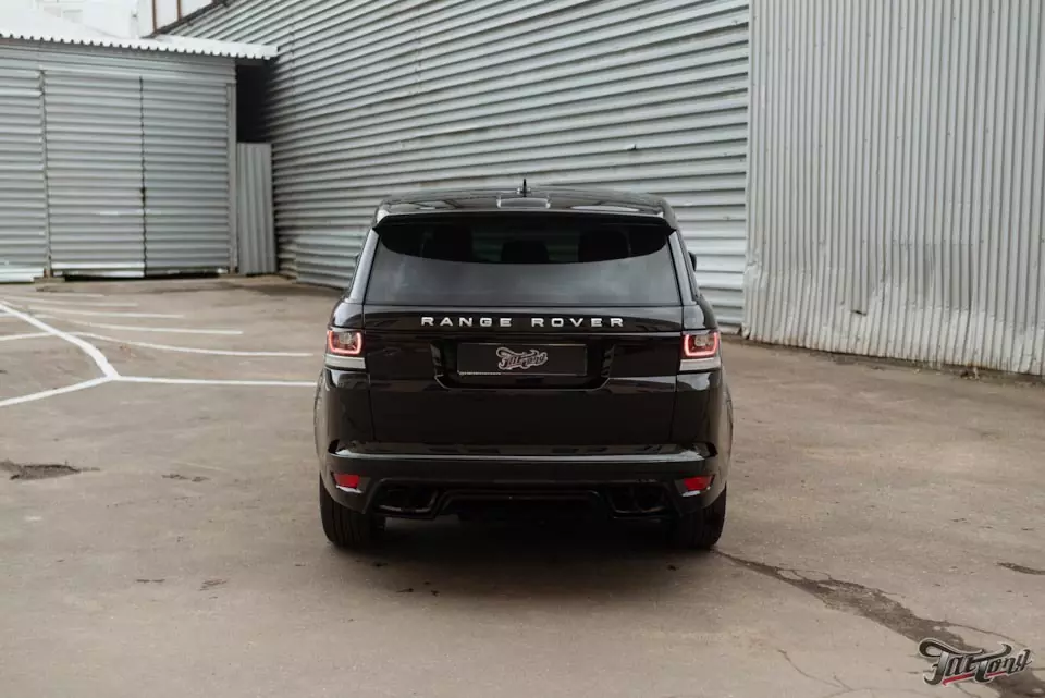 Range Rover Sport. Установка бамперов SVR, новая оптика, окрас дисков и суппортов, обслуживание тормозной системы.